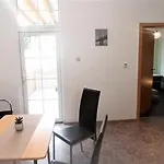 Appartement Fuer Bis Zu 6 Personen Mit Balkon